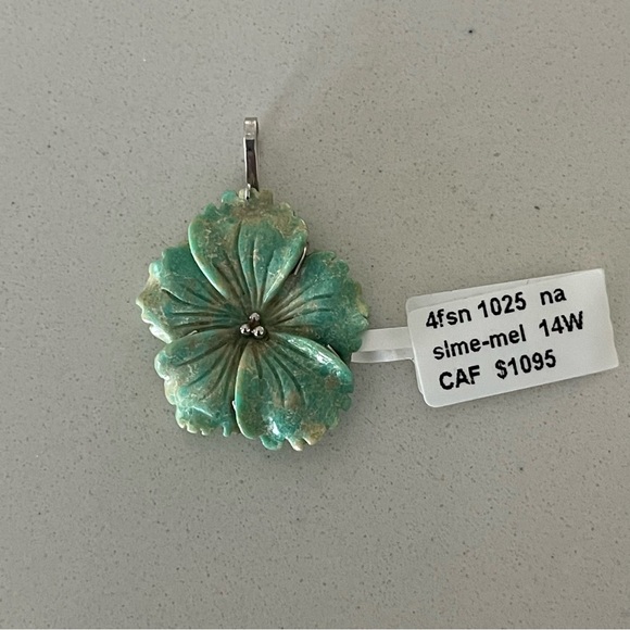 One of a kind Natural Turquoise Carved 14kt white gold pendant - Picture 3 of 9
